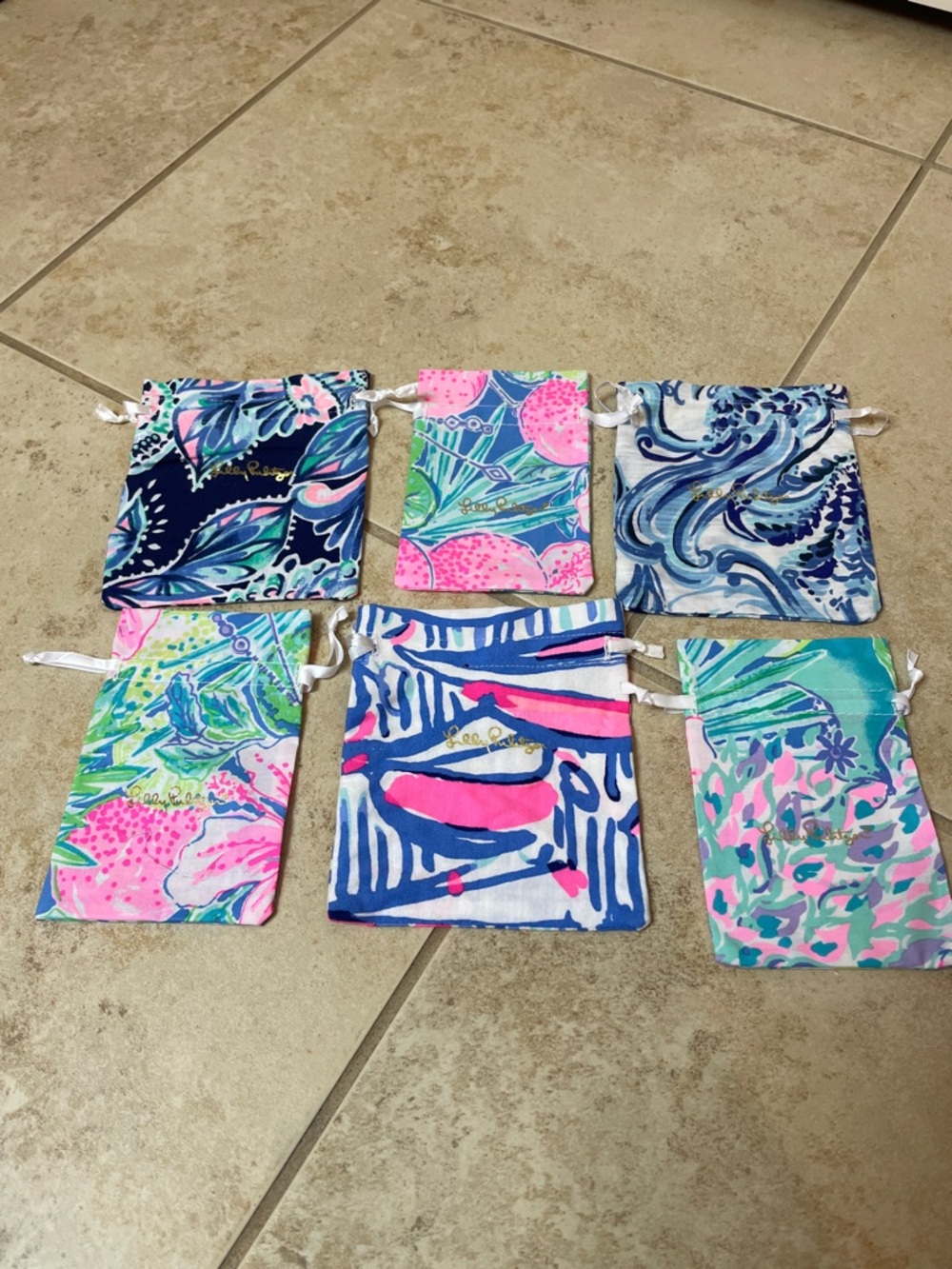 Brand new - Lilly Pulitzer Printed Drawstring Pouches - Set of 6